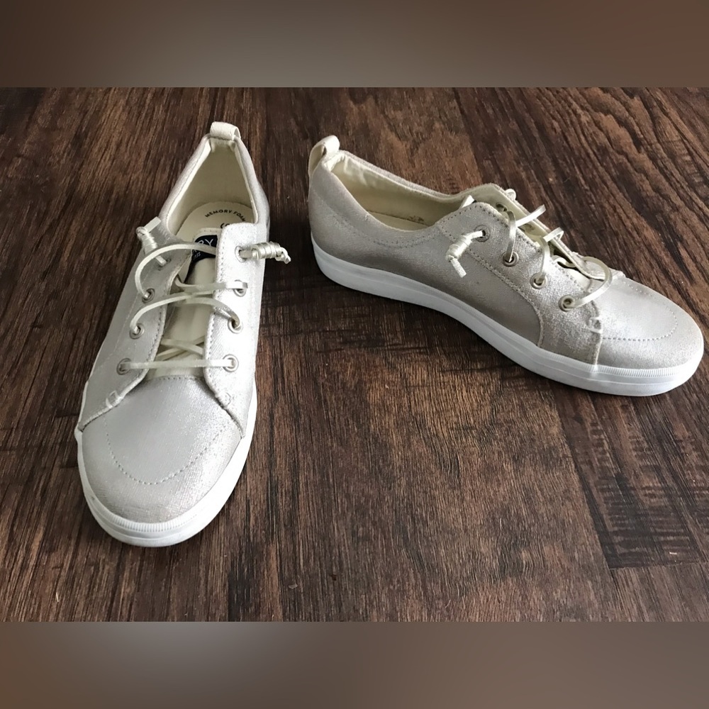 Sperry beige metallic tennis shoes. 5M